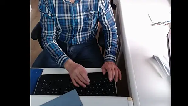 Snapshot of dutchpornking chatting on December 4, 8:45 am dutchpornking online show from December 4, 8:45 am