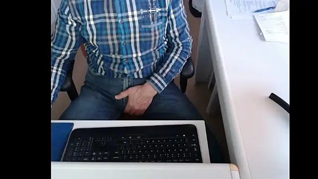 Snapshot of dutchpornking chatting on December 23, 8:00 am dutchpornking online show from December 23, 8:00 am