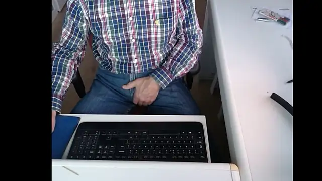 Snapshot of dutchpornking chatting on December 16, 8:09 am dutchpornking online show from December 16, 8:09 am
