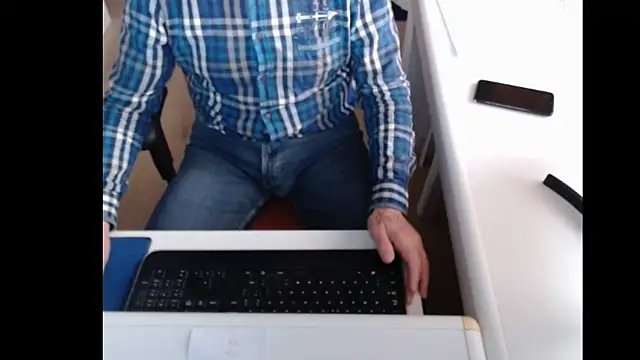 Snapshot of dutchpornking chatting on December 21, 8:39 am dutchpornking online show from December 21, 8:39 am