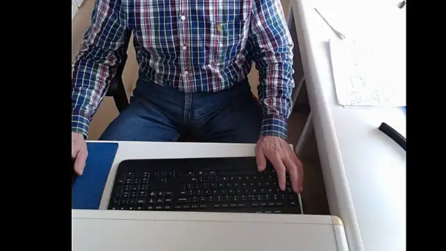 Snapshot of dutchpornking chatting on February 1, 8:39 am dutchpornking online show from February 1, 8:39 am
