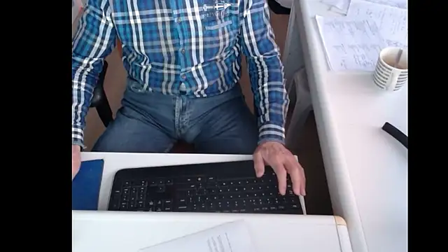 Snapshot of dutchpornking chatting on February 8, 7:59 am dutchpornking online show from February 8, 7:59 am