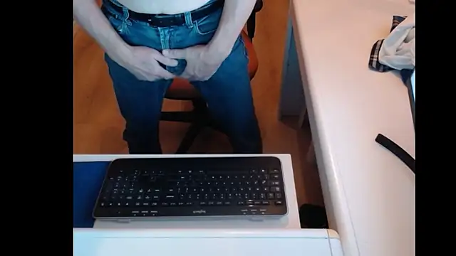 Snapshot of dutchpornking chatting on January 6, 8:03 am dutchpornking online show from January 6, 8:03 am