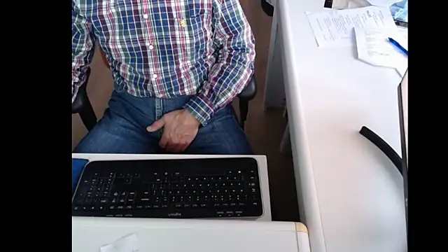 Snapshot of dutchpornking chatting on December 24, 8:33 am dutchpornking online show from December 24, 8:33 am