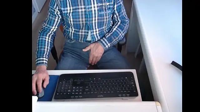 Snapshot of dutchpornking chatting on January 2, 7:55 am dutchpornking online show from January 2, 7:55 am