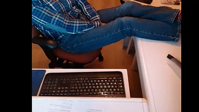 Snapshot of dutchpornking chatting on December 6, 6:17 pm dutchpornking online show from December 6, 6:17 pm