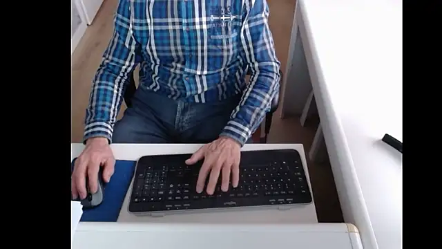 Snapshot of dutchpornking chatting on January 4, 8:49 am dutchpornking online show from January 4, 8:49 am