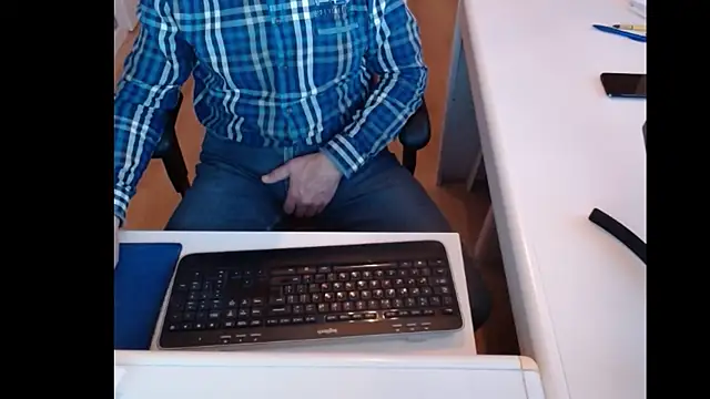 Snapshot of dutchpornking chatting on January 17, 8:02 am dutchpornking online show from January 17, 8:02 am