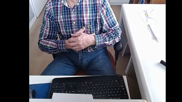 Snapshot of dutchpornking chatting on February 3, 8:13 am dutchpornking online show from February 3, 8:13 am