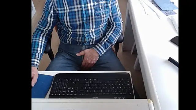 Snapshot of dutchpornking chatting on March 8, 7:57 am dutchpornking online show from March 8, 7:57 am