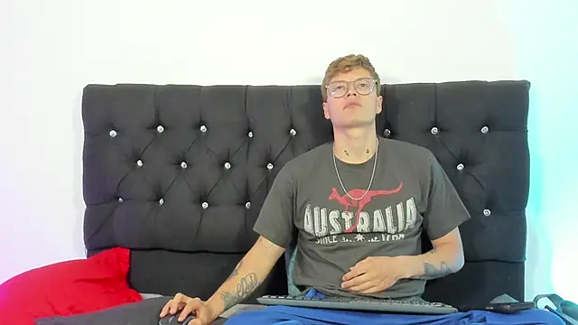 A sexy couple   online show from October 5, 1:53 am