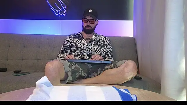 Snapshot of MattxFeet chatting on October 23, 7:17 pm MattxFeet online show from October 23, 7:17 pm