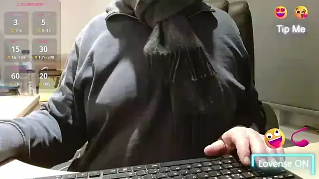 Snapshot of bigbadjon69 chatting on January 17, 3:45 am bigbadjon69 online show from January 17, 3:45 am