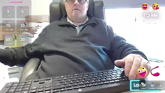 Snapshot of bigbadjon69 chatting on January 6, 3:29 pm bigbadjon69 online show from January 6, 3:29 pm