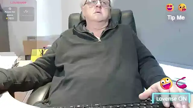 Snapshot of bigbadjon69 chatting on March 18, 2:17 pm bigbadjon69 online show from March 18, 2:17 pm