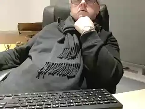 Snapshot of bigbadjon69 chatting on December 30, 1:48 am bigbadjon69 online show from December 30, 1:48 am