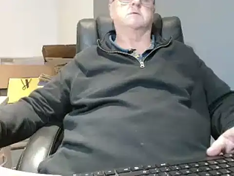 Snapshot of bigbadjon69 chatting on December 23, 2:39 pm bigbadjon69 online show from December 23, 2:39 pm