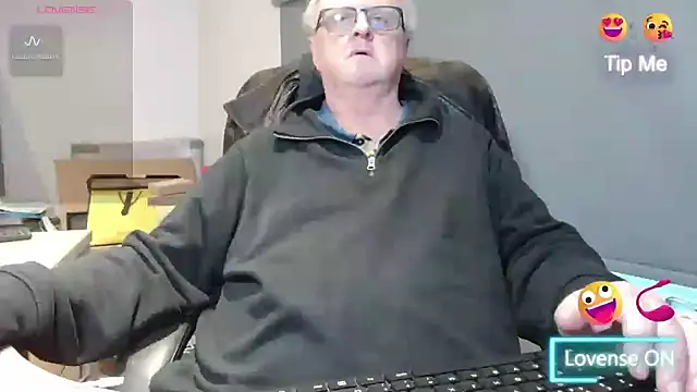 Snapshot of bigbadjon69 chatting on January 26, 3:25 pm bigbadjon69 online show from January 26, 3:25 pm