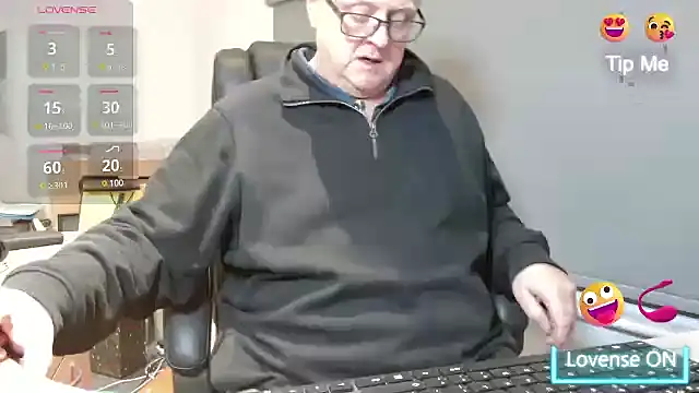 Snapshot of bigbadjon69 chatting on January 30, 12:07 am bigbadjon69 online show from January 30, 12:07 am