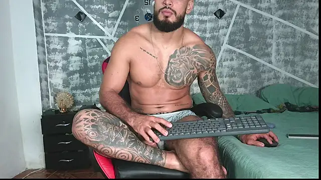 Snapshot of leonidas_18k chatting on October 24, 5:53 am leonidas 18k online show from October 24, 5:53 am