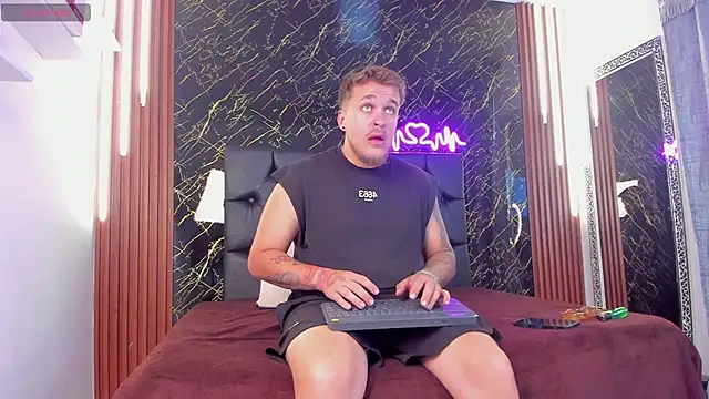 Snapshot of keane_lee chatting on October 3, 1:16 pm keane lee online show from October 3, 1:16 pm