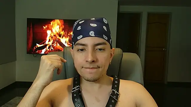 Snapshot of Jhoan_saenz chatting on October 16, 12:51 am Jhoan saenz online show from October 16, 12:51 am