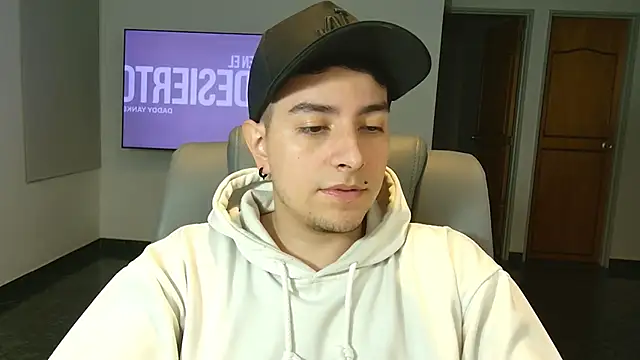 Snapshot of Jhoan_saenz chatting on October 23, 1:20 am Jhoan saenz online show from October 23, 1:20 am