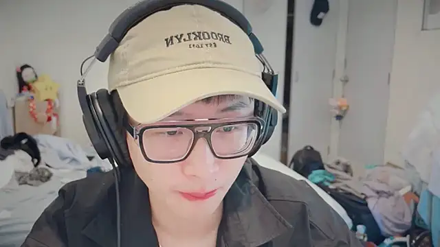 Snapshot of romeoisme__ chatting on January 12, 6:27 pm romeoisme online show from January 12, 6:27 pm