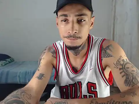 emiliano hottt online show from September 29, 9:10 pm