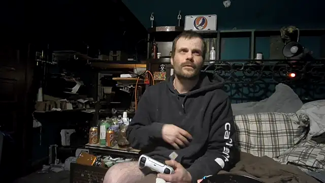 charactrzero online show from April 22, 3:02 am