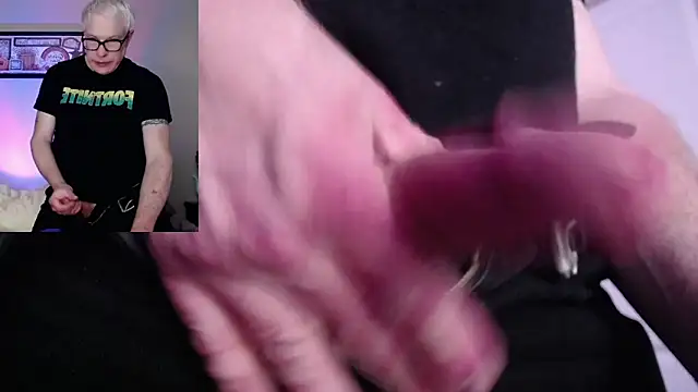 Snarfle82 online show from November 18, 9:17 pm