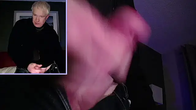 Snarfle82 online show from December 18, 5:14 am