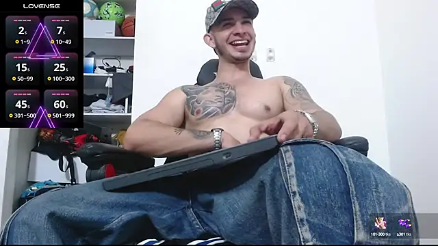 Snapshot of freestyle_blake1 chatting on October 3, 12:04 am freestyle blake1 online show from October 3, 12:04 am