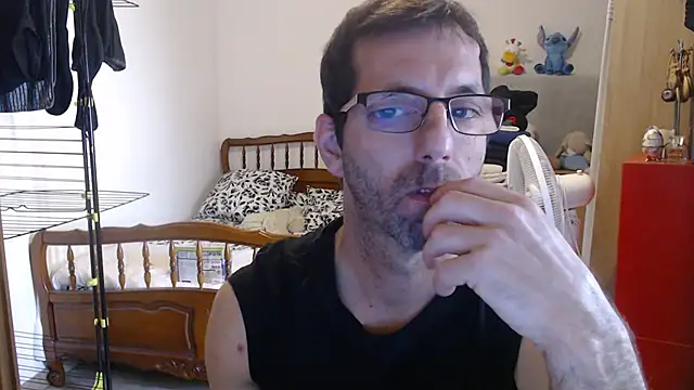 Snapshot of steph19x5 chatting on October 31, 1:14 pm steph19x5 online show from October 31, 1:14 pm