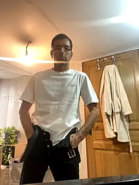 Snapshot of steph19x5 chatting on October 19, 7:33 am steph19x5 online show from October 19, 7:33 am