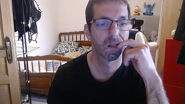 Snapshot of steph19x5 chatting on October 30, 10:49 am steph19x5 online show from October 30, 10:49 am