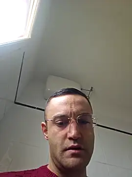 Snapshot of enricso chatting on February 8, 9:46 am enricso online show from February 8, 9:46 am