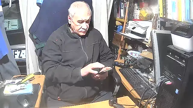 Snapshot of nonnomaturobisex chatting on February 13, 7:35 am nonnomaturobisex online show from February 13, 7:35 am