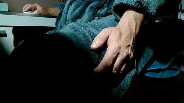 suedel65 online show from October 16, 4:42 am