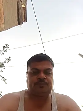 Snapshot of Desi_Londa_143 chatting on March 18, 1:35 am Desi Londa 143 online show from March 18, 1:35 am