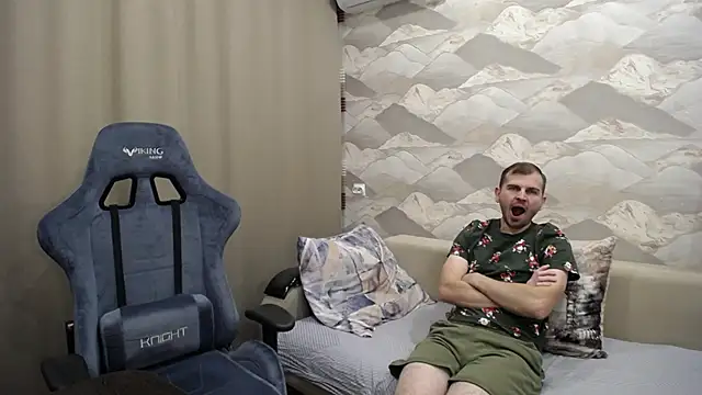 Snapshot of SerzhKorol1 chatting on October 23, 3:59 pm SerzhKorol1 online show from October 23, 3:59 pm