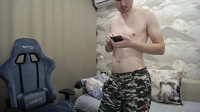 Snapshot of SerzhKorol1 chatting on October 27, 5:04 pm SerzhKorol1 online show from October 27, 5:04 pm