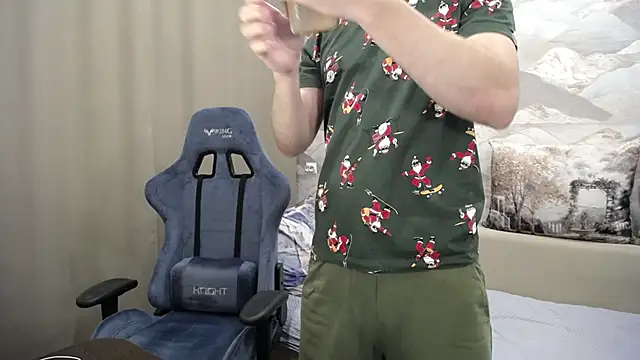 Snapshot of SerzhKorol1 chatting on October 16, 3:53 pm SerzhKorol1 online show from October 16, 3:53 pm