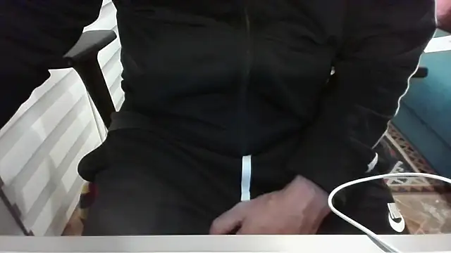 Snapshot of alessex24 chatting on October 6, 11:42 pm alessex24 online show from October 6, 11:42 pm