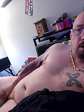Snapshot of Littledick007007 chatting on February 23, 12:32 pm Littledick007007 online show from February 23, 12:32 pm