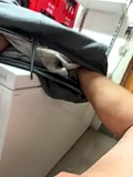 Snapshot of buri232 chatting on October 28, 1:35 pm buri232 online show from October 28, 1:35 pm