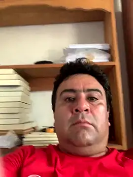 Snapshot of EmilianoGt chatting on October 17, 9:19 pm EmilianoGt online show from October 17, 9:19 pm