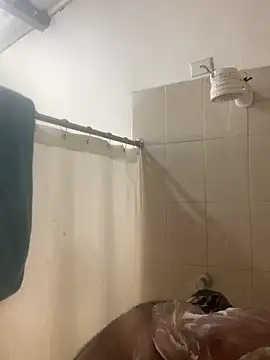 Snapshot of EmilianoGt chatting on October 20, 7:51 pm EmilianoGt online show from October 20, 7:51 pm