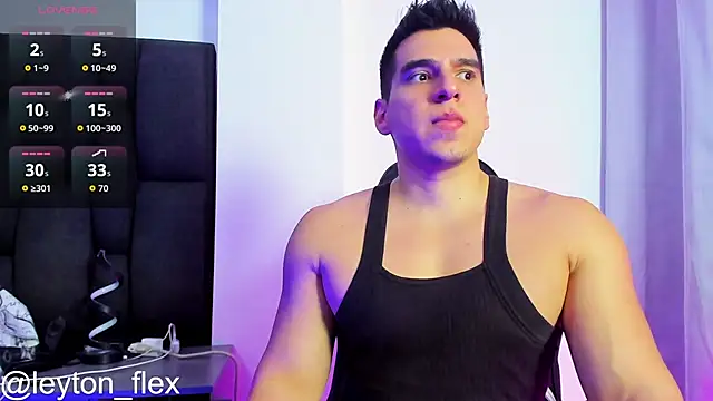 Snapshot of leyton_flex chatting on October 6, 11:20 pm leyton flex online show from October 6, 11:20 pm