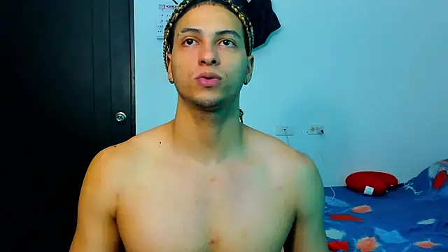 Snapshot of Kris_Khalifa69 chatting on March 12, 12:10 am Kris Khalifa69 online show from March 12, 12:10 am